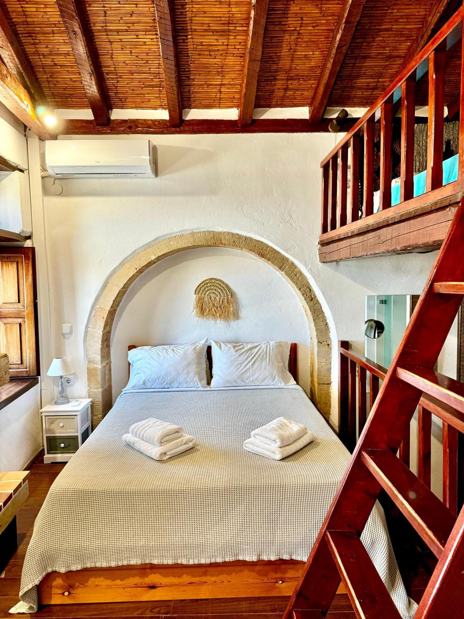 Ypatia Cozy Castle With Loft Hébergement de vacances *
